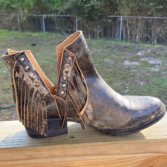 Black distressed Corral booties - Picture 7 of 8